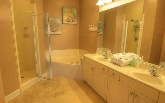 Weston - 3 Br Condo