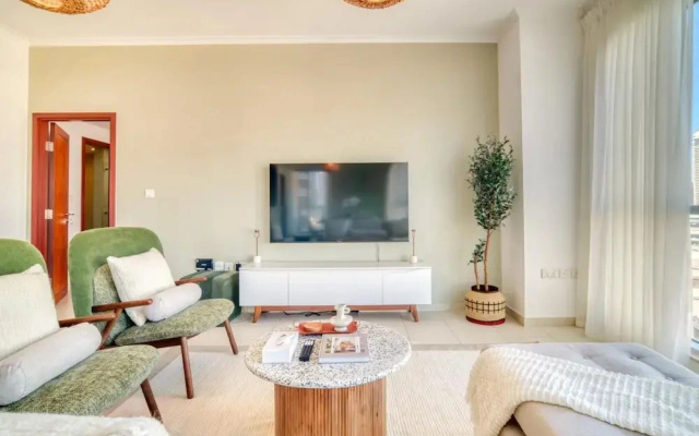 Urban Chic Downtown Apt w Dubai Fountain Views