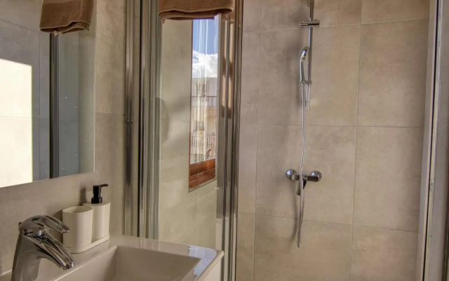 Phaedrus Living City Flat Palas 101