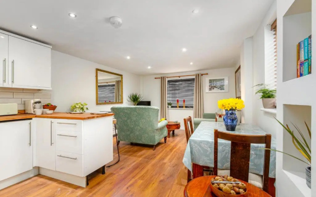 The Coach House, centrally located detached Coach House