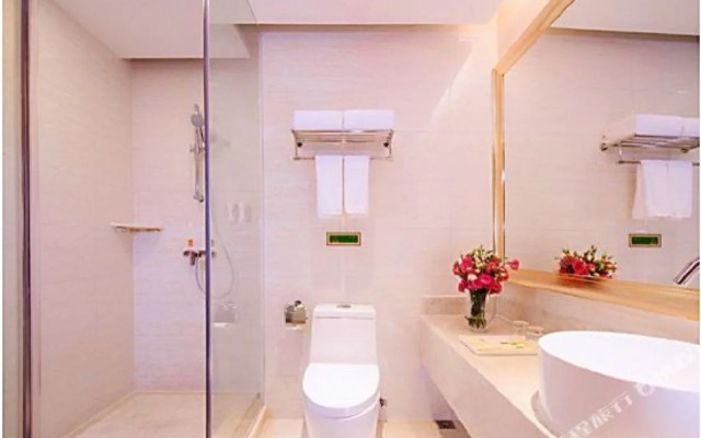 Vienna Hotel (Guangzhou Xintang Shacun Metro Station)