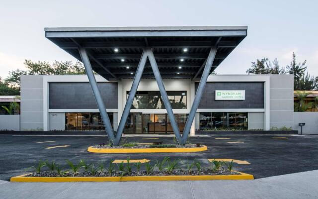Отель Wyndham Garden Guadalajara Expo вид на фасад