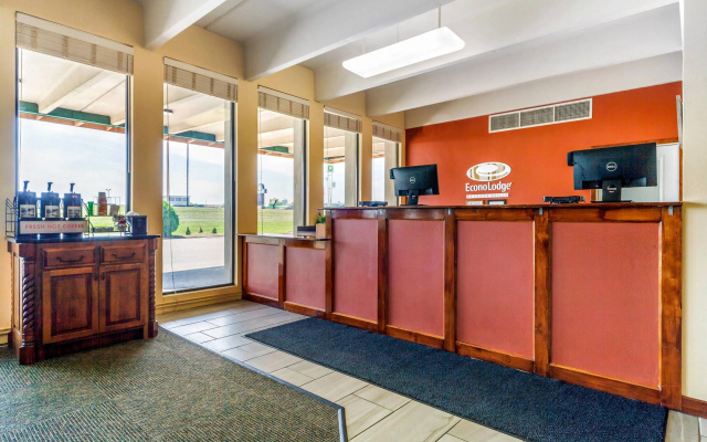 Econo Lodge Inn & Suites Brookings
