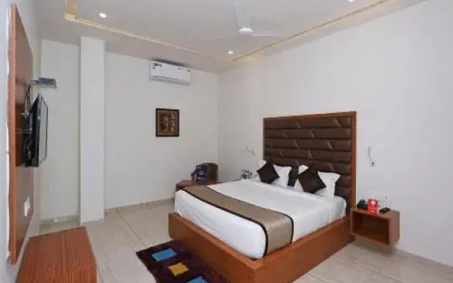 Hotel Paras Royale