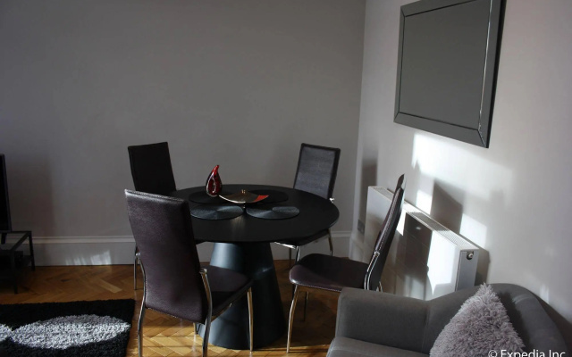 Flying Butler - Barons Court Apartments