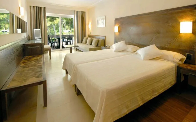 FERGUS Club Font de Sa Cala Beach