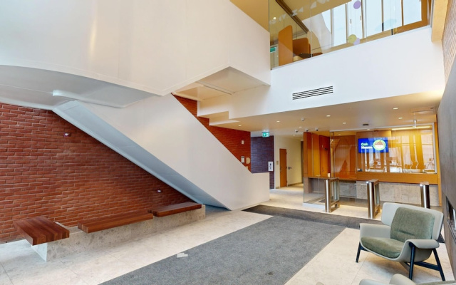 Oak House Residence