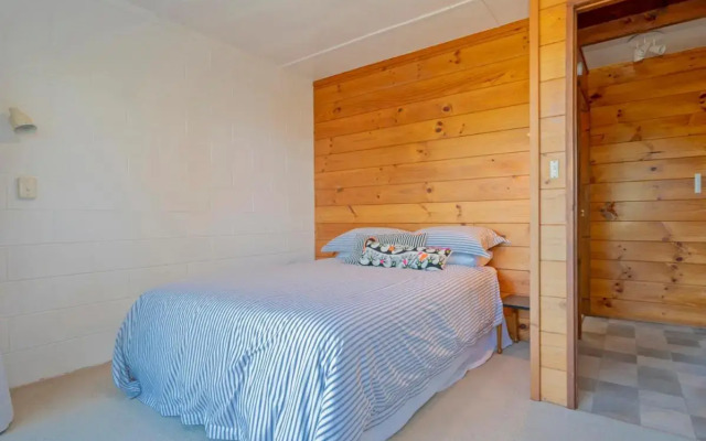 Beachfront Views - Hahei Holiday Home
