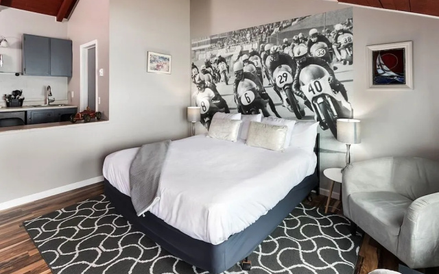 Moolack Shores Inn