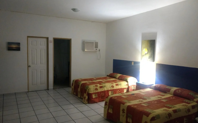 Hotel Plaza Los Dorados