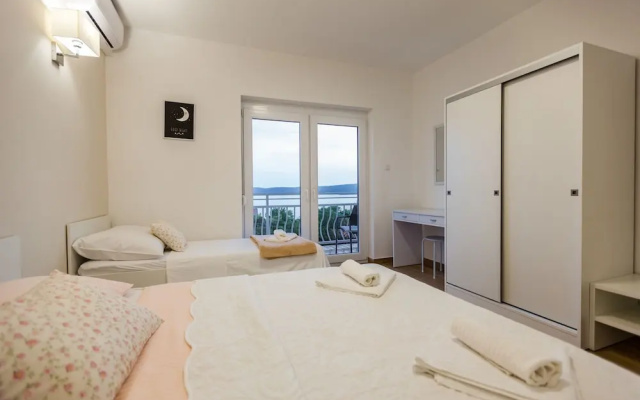 2 Bed Apartmani Sleeps 6 - Free Parking