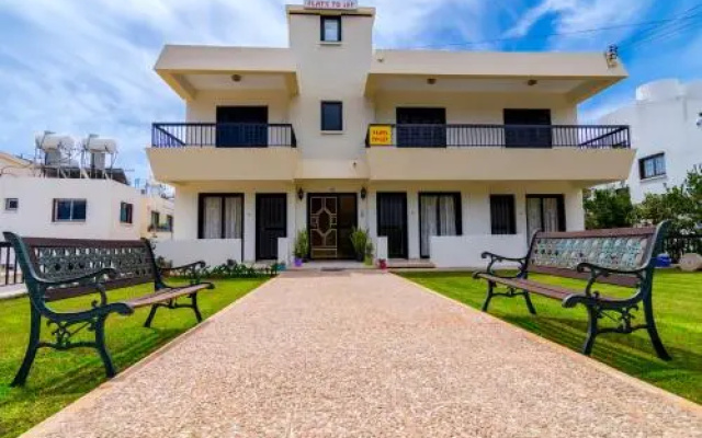 Demetris Apartments