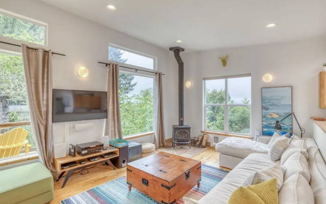Modern Manzanita Retreat