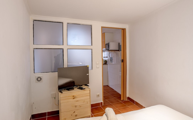 Alfama Tiny by Homing