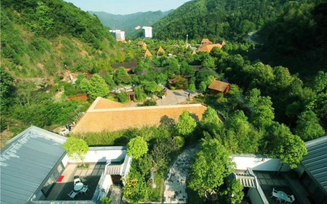 Xinfeng Utop Spring Primeval Forest Resorts
