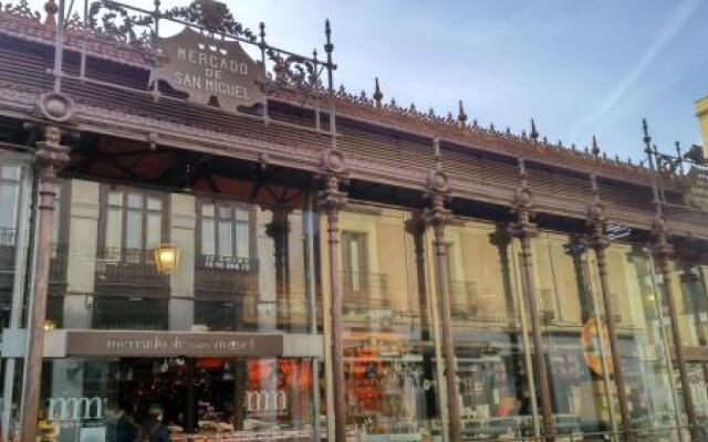 Отель Hostal Met Madrid вид на фасад