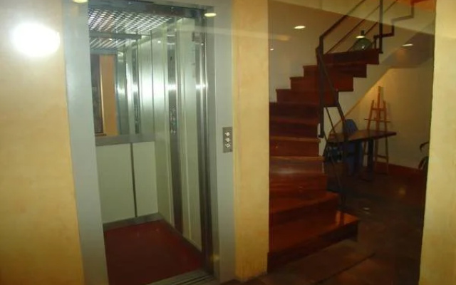 Hostal Adarnius