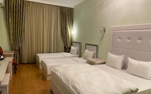 Queens Hotel
