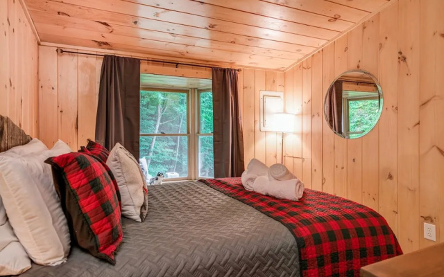 Treehouse Falls - 2 Br Home