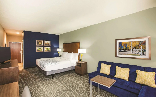 La Quinta Inn & Suites by Wyndham Wichita Northeast
