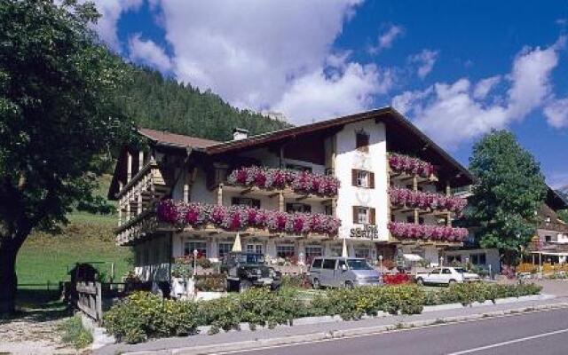 Hotel Soreie Долина Валь-ди-Фасса вид на фасад