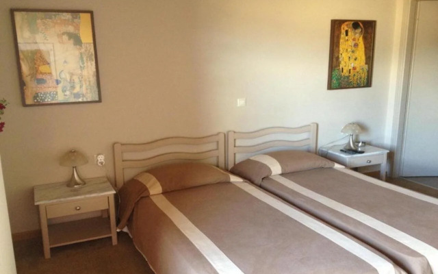 Yria Hotel