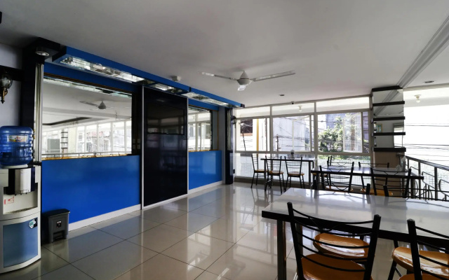 Hotel Golden Sari