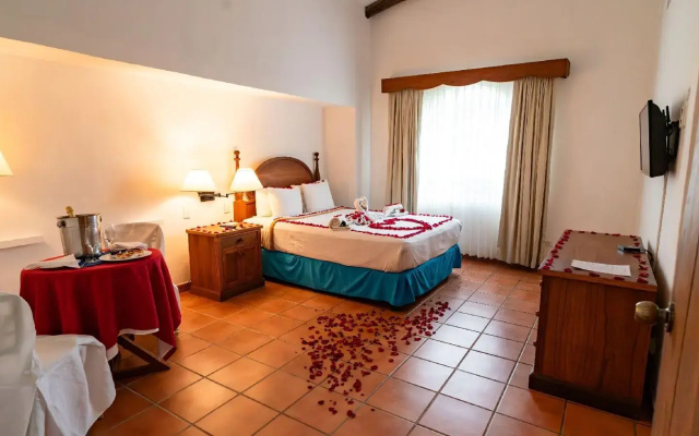 Amatique Bay Hotel