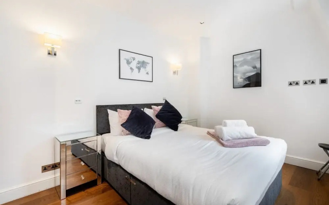 Stylish 2BR 2BA by the Heart of Soho