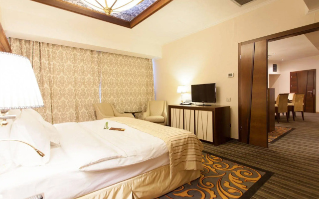 Metropolis Hotel