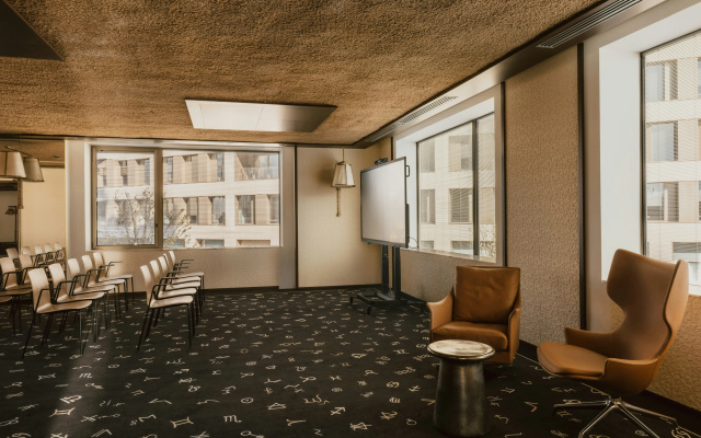 Maison Heler Metz, Curio Collection By Hilton