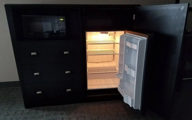 Okoboji Inn & Suites