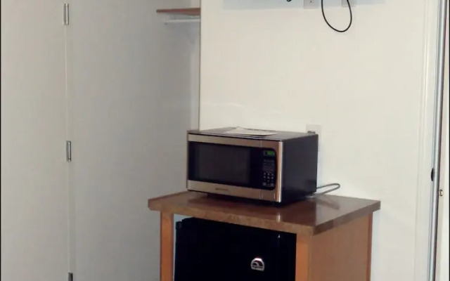 Crashpad Bunkhouse & Noonan Hotel