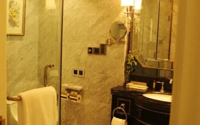 Xianhua Sandalwood International Hotel