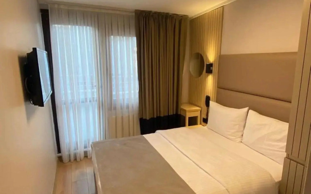 Otel Yeni̇ Kapi