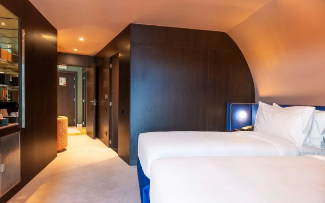 Cenica Porto Hotel, Curio Collection by Hilton