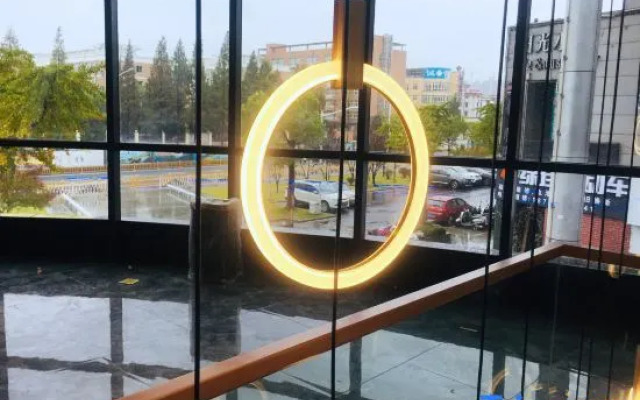 Отель Xinyi Holiday Hotel Puyan Road
