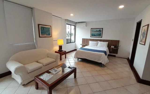 Travelers Apartamentos & Suites Castellón de Juanambú
