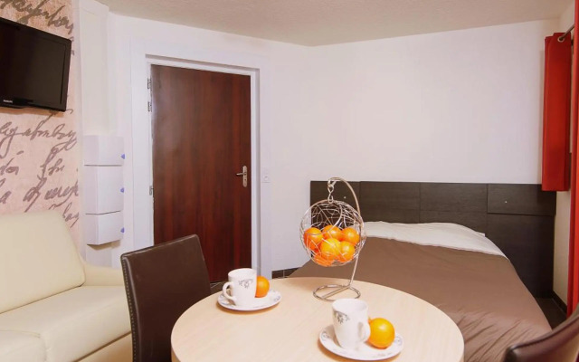 Villa Serafina Apartments