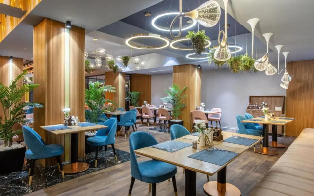 Kristal Hotel