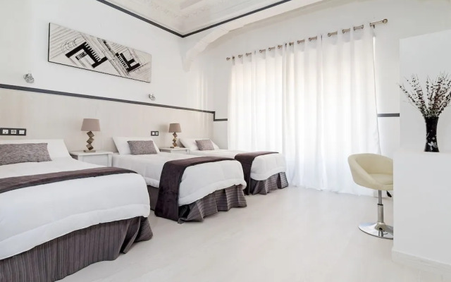 Hostal Gran Via 63 Rooms
