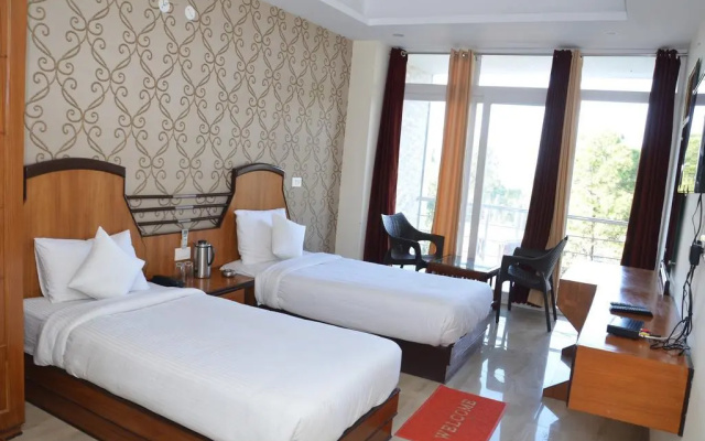 Hotel Chopra Residency