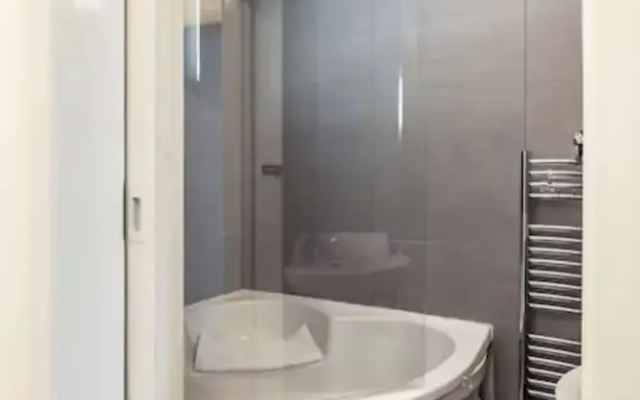 Modern Apartment That Sleeps 2
