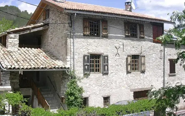 HomeRez - Country House Chateau Garnier