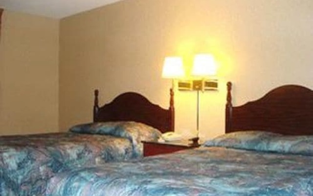 Townhouse Inn & Suites 0