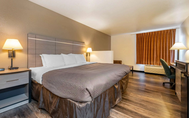 Econo Lodge Pueblo North