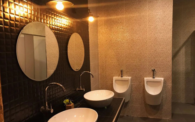 Rowhou8E Hostel Huahin