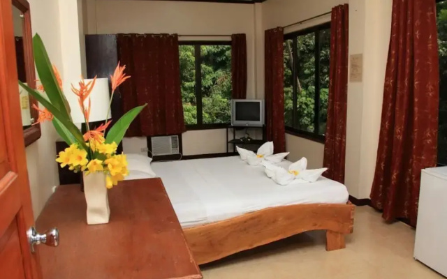 Elizabeth's Hideaway Hotel & Restaurant