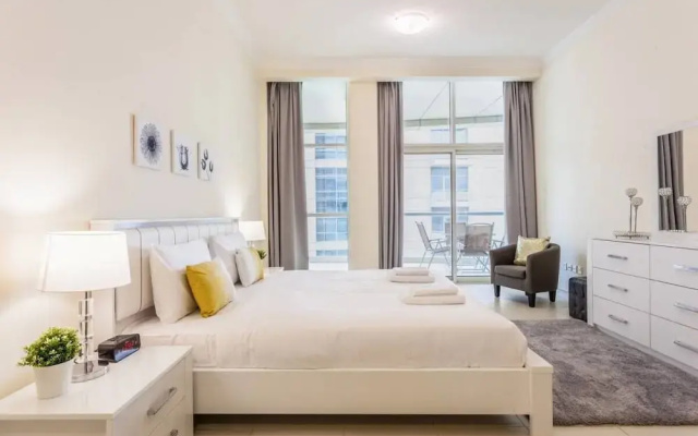 Canal Views Spacious Apartment in Business Bay
