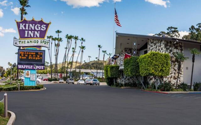 Отель Kings Inn San Diego - Seaworld - Zoo США, Сан-Диего - 1 отзыв об отеле, цены и фото номеров - забронировать отель Kings Inn San Diego - Seaworld - Zoo онлайн вид на фасад
